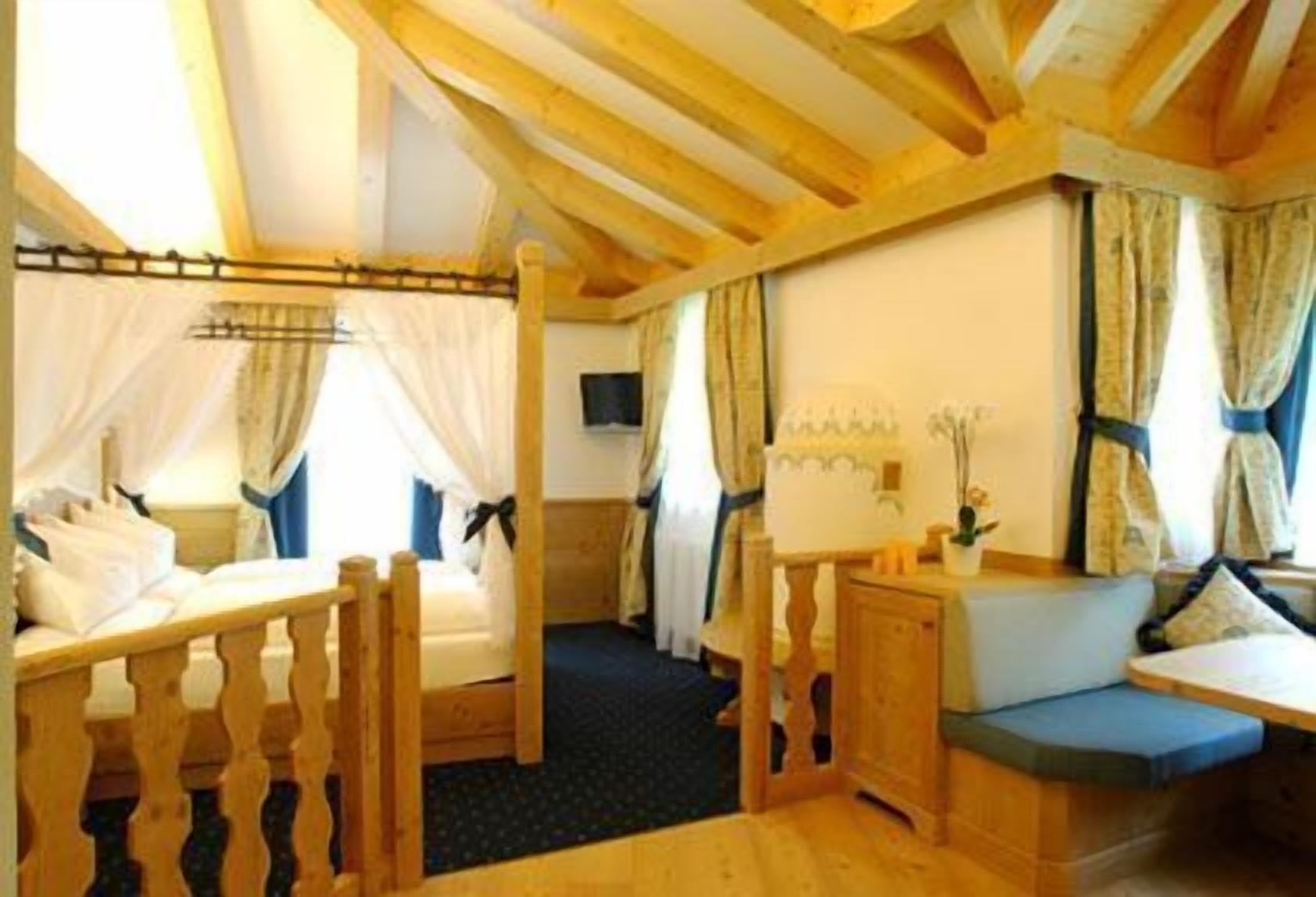 Nivis Hotel