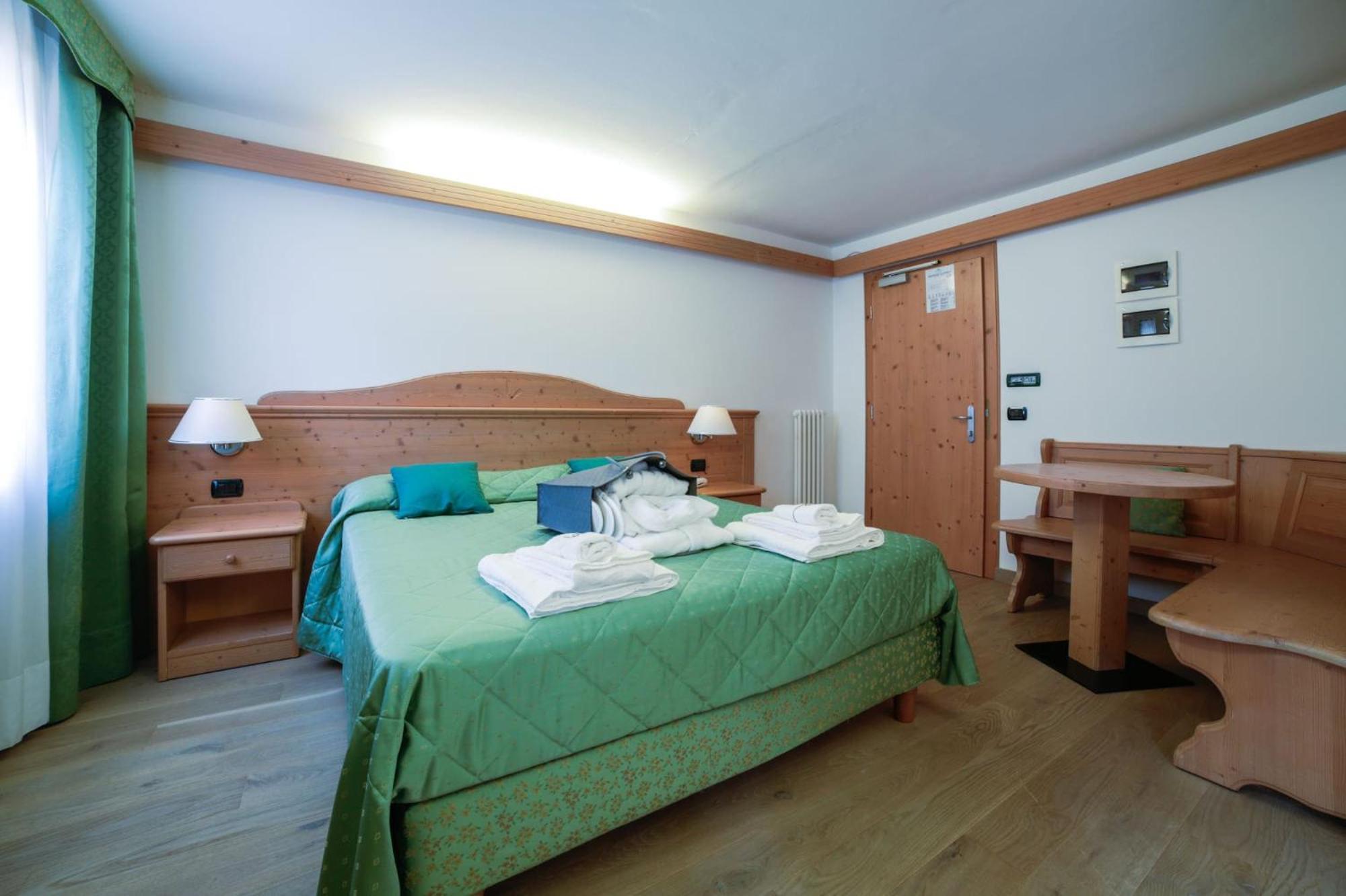 Nivis Hotel 4*