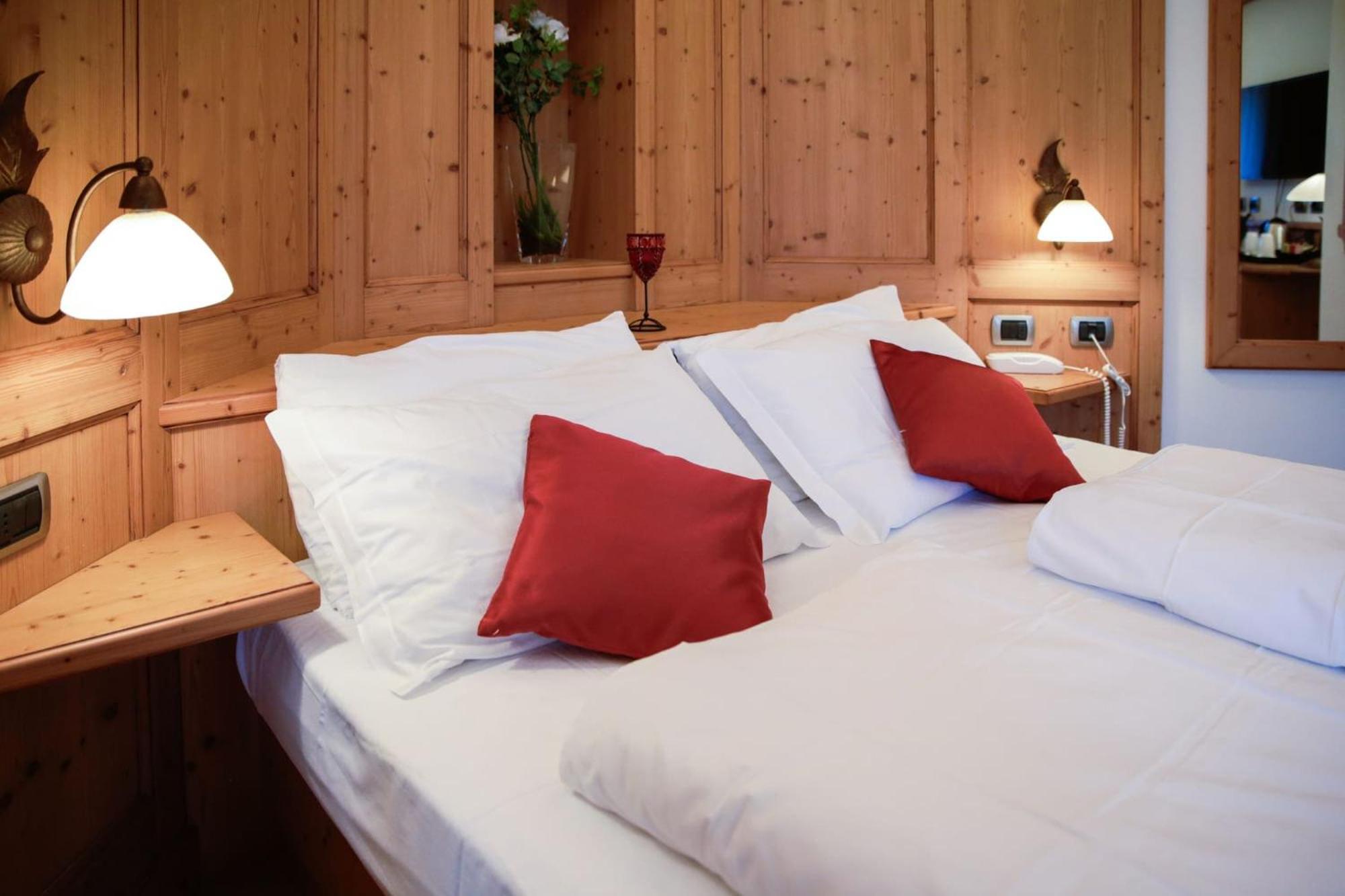 Nivis Hotel