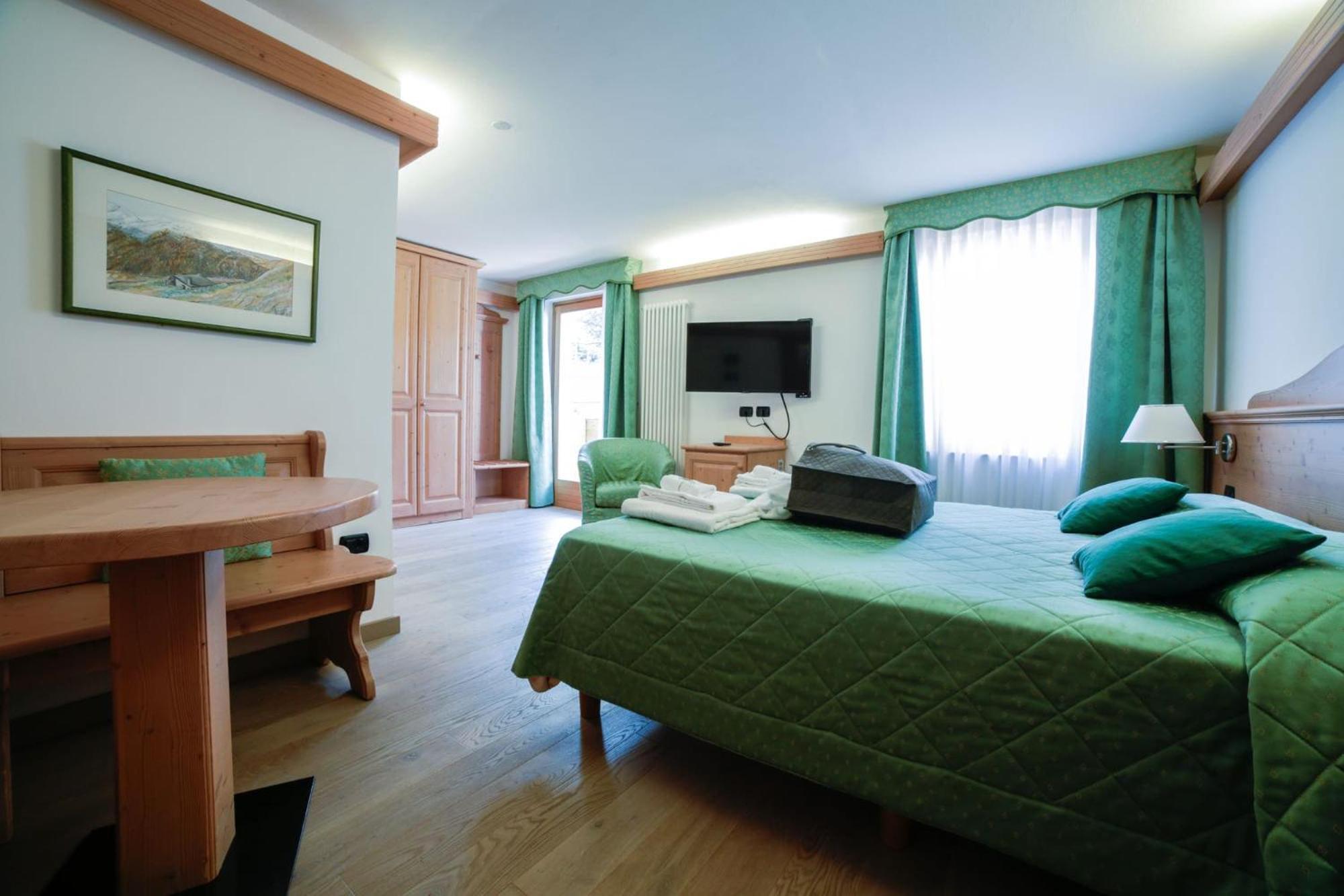 Hotel Nivis 4*